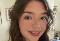 Elin Mair Jones o Ben Llŷn yn ennill Ysgoloriaeth Cyngor Gwynedd y Coleg Cymraeg