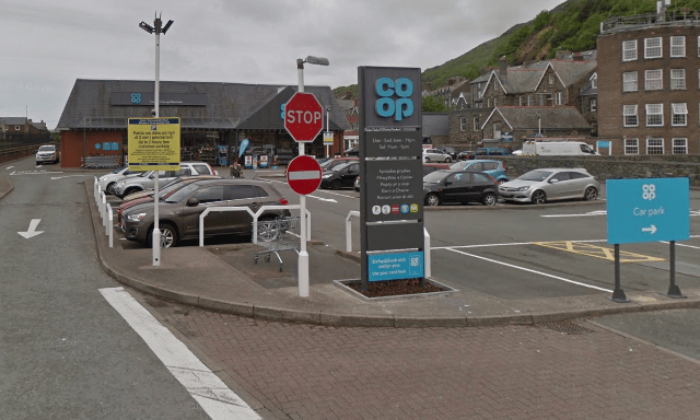 Fairbourne man admits string of shop thefts