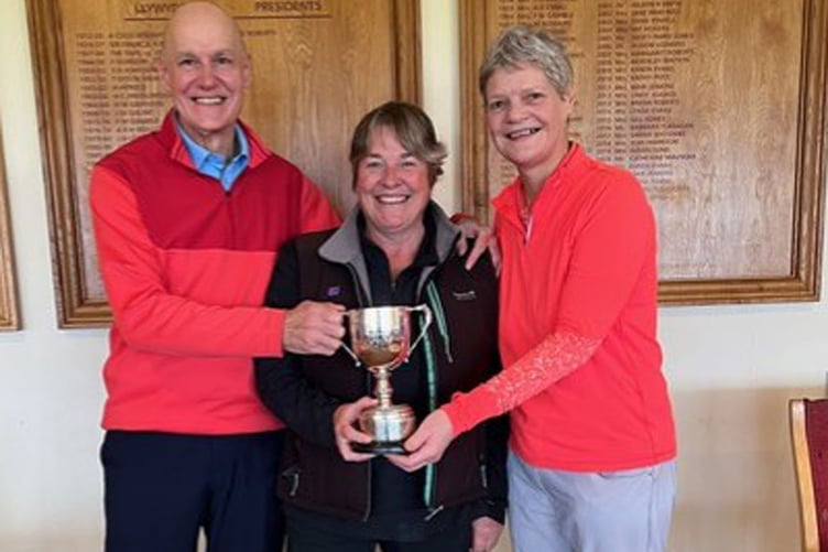 Helen Lewis presents the Steward's Trophy to Debbie and Hugh Jones