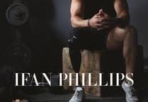 Ifan Phillips yn ail-fyw ei ddamwain ddirdynnol mewn llyfr i ysbrydoli eraill