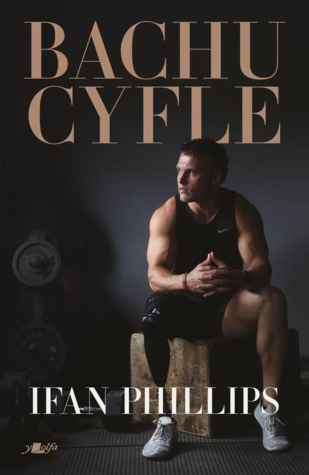 Mae Bachu Cyfle yn adrodd hanes y cyn chwaraewr rygbi Ifan Phillips