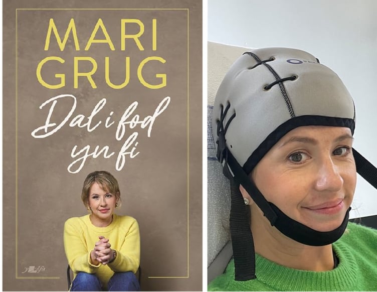 Mae Mari Gruf yn rhannu ei stori mewn llyfr newydd er mwyn codi ymwybyddiaeth; dde, defnyddio un o'r peiriannau oeri croen y pen yn ystod ei thriniaeth