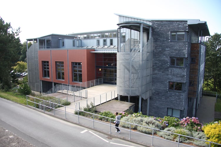 Aber uni international politics