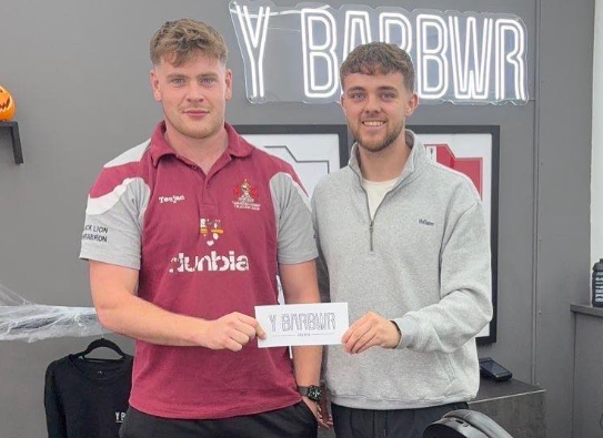 Osian Jones put the biggest shift into the Senior Squads training sessions throughout September. Leon y barbwr supplied the prize