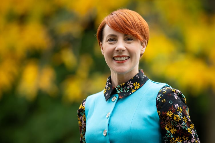 Catrin Edwards, prif weithredwr newydd y Mudiad Meithrin