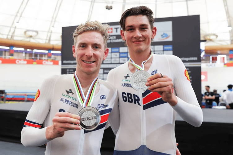 Josh Tarling and Mark Stewart with their silver medals (Photo: British Cycling)