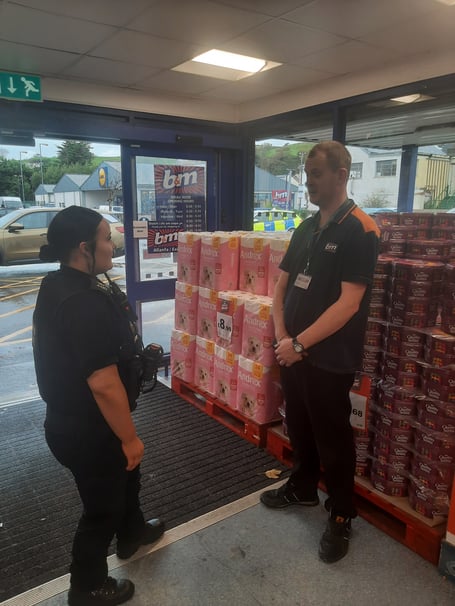 PC 4130 Jones and PCSO 4519 Tomlinson have been actively engaging with members of staff at B&M during their patrols. Photo: NWP Gwynedd South
