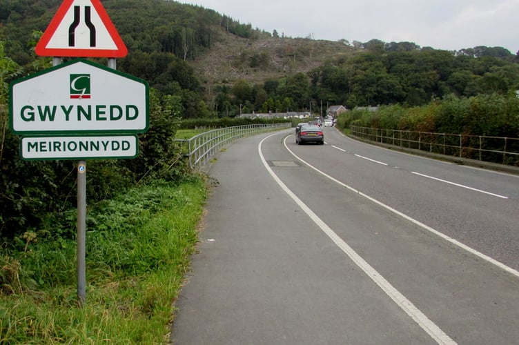 Gwynedd sign north of Machynlleth. Copyright: Jaggery / _geograph.org.uk_-_5149072