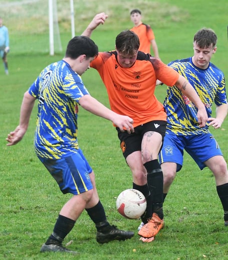 Tywyn's Ryan Dean is crowded out (Photo: Doris O'Keefe)