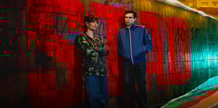 STAD: ‘O’dd hi’n bwysig i fi bod Dre yn swnio fel Dre ar y teli’