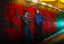 STAD: ‘O’dd hi’n bwysig i fi bod Dre yn swnio fel Dre ar y teli’