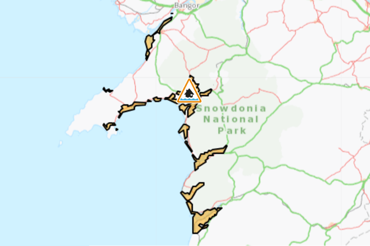 A flood alert has been issued for the Cardigan Bay coastline on 6 November 2025, from Borth to the Menai Straits. Photo: OS/ NRW