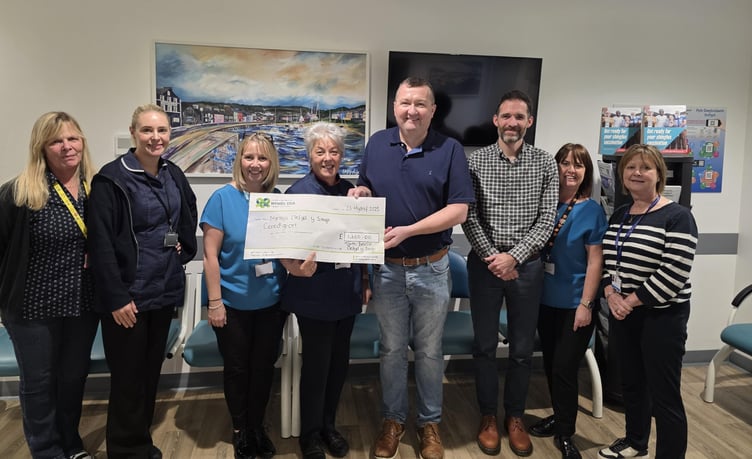 Tina Jones, Holly Jones, Eira Henson, Meinir Harries, Keith Henson, Dr T Havard, Eirian Davies, Eryl Evans