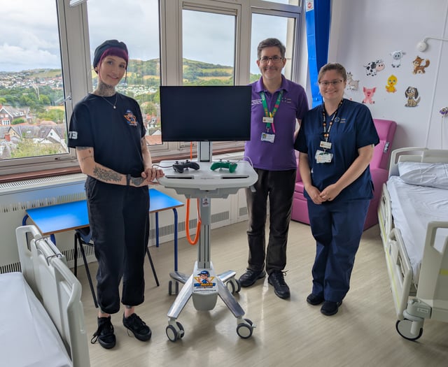New gaming cart for Bronglais children’s ward