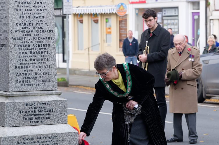 The Mayor of Bala, Dilys Evans, placed a wreath on behalf of Bala Town Council