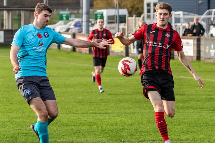 Porthmadog's Sion Williams on the attack (Photo: Jeff Guile)