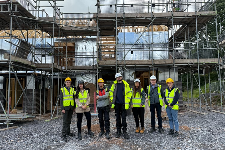 Cllr Paul Rowlinson, Elspeth Jones, OBR Construction, Rhun Pleming and Ben Saunders, Simone Allsup, Gwaith Gwynedd, Kelvin Roberts, Gwaith Gwynedd and Ceri Ellis-Jackson, Academi Adra. Photo: Gwynedd Council