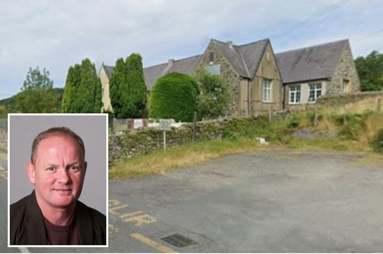 Cllr Peter Thomas (inset, Gwynedd Council image) was mistranslated whilst commenting on the Ysgol Baladeulyn, Nantlle (main, Google Maps image)