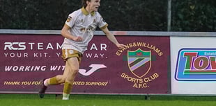 Lock strikes late to salvage draw