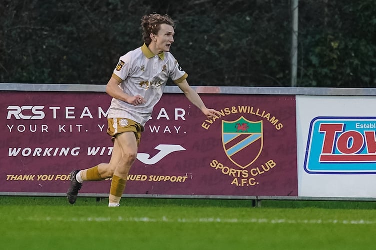 LLANELLI, WALES - 15 NOVEMBER 2025:Josh Lock of Caernarfon Town scores to make it 1-1 during the JD Cymru Premier 2025/26 fixture Llanelli Town vs Caernarfon Town at Stebonheath Park, Llanelli, Wales (Pic by Jamie Edwards)