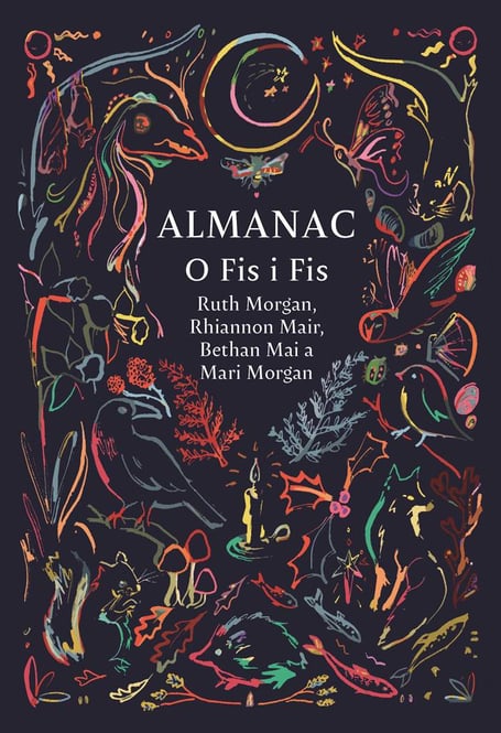 Mae Almanac: O Fis i Fis yn waith pedwar aelod o’r un teulu
