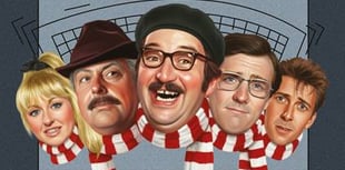 Cyfrol i ddathlu hiwmor y gyfres chwedlonol C’mon Midffîld!