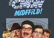 Cyfrol i ddathlu hiwmor y gyfres chwedlonol C’mon Midffîld!