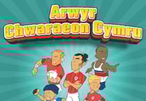 Awdur plant yn dathlu sêr chwaraeon Cymru mewn llyfr newydd