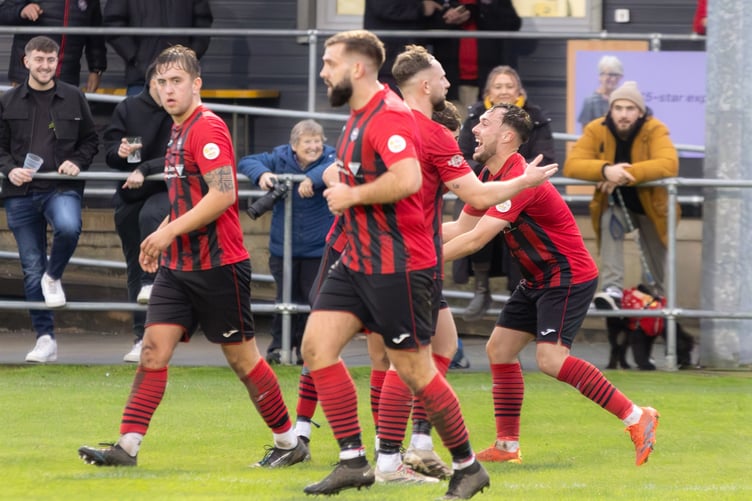 Porthmadog scored two late goals to make progress in the Welsh Cup on Saturday (Photo: Jeff Guile)