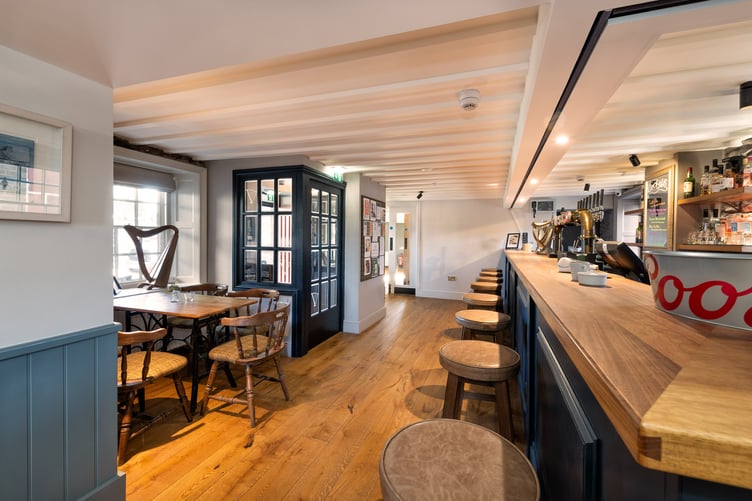 Bar Ty’n Llan ar ei newydd wedd