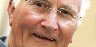 Groxy to switch on Penparcau Christmas lights