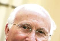 Groxy to switch on Penparcau Christmas lights