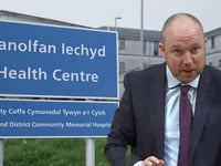 Why has Mabon surrendered to Hywel Dda?