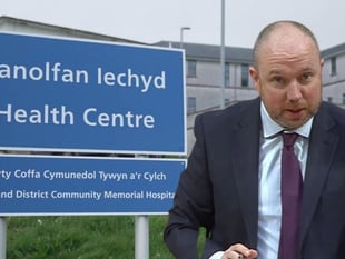 Why has Mabon surrendered to Hywel Dda?