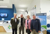 Ymweliad Comisiynydd Cenedlaethau’r Dyfodol â safleoedd arloesi allweddol