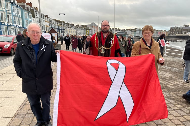 Aberystwyth Mayor leading the candle-lit vigil at the White Ribbon Day event on 22 November. Photo: WWDAS