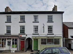 Llanidloes pub to re-open despite licence objections