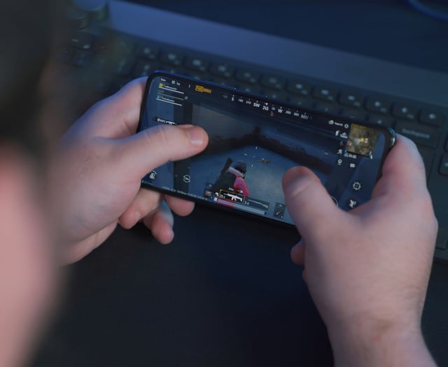 Gwynedd children robbed of mobile phones amid increase in thefts