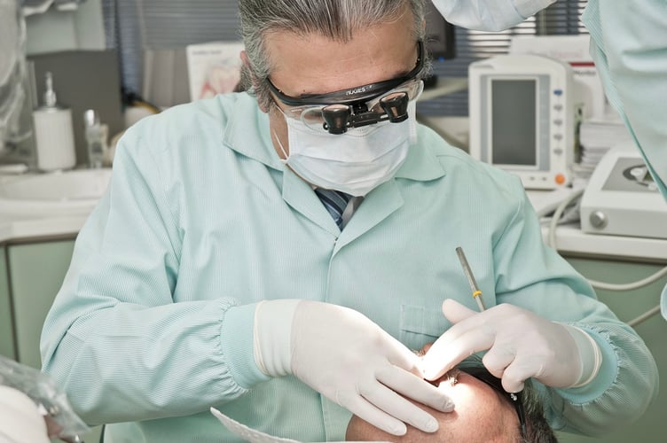 Powys councillors have voted to support a plan that could see more dentists trained and retained locally