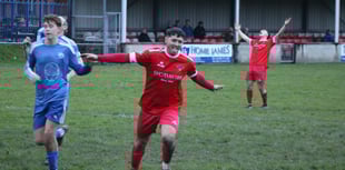 Newcastle Emlyn charge takes them to the top of the table