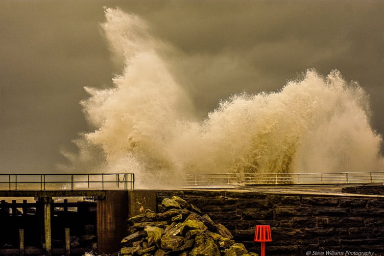 Waves breaching at Tanybwlch during Storm Bram on 9 December. Photo: Steve Williams Photography
