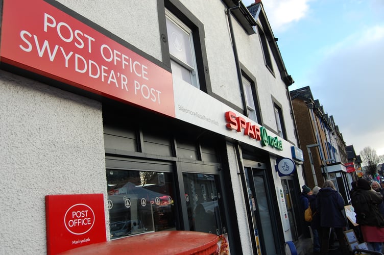 The Post Office is housed inside the Spar convenience store on Heol Maengwyn. 
