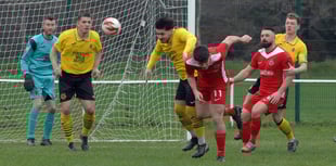 Huge win for Llanuwchllyn in race for the title