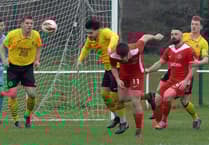 Llanuwchllyn thrash Penycae to make title statement