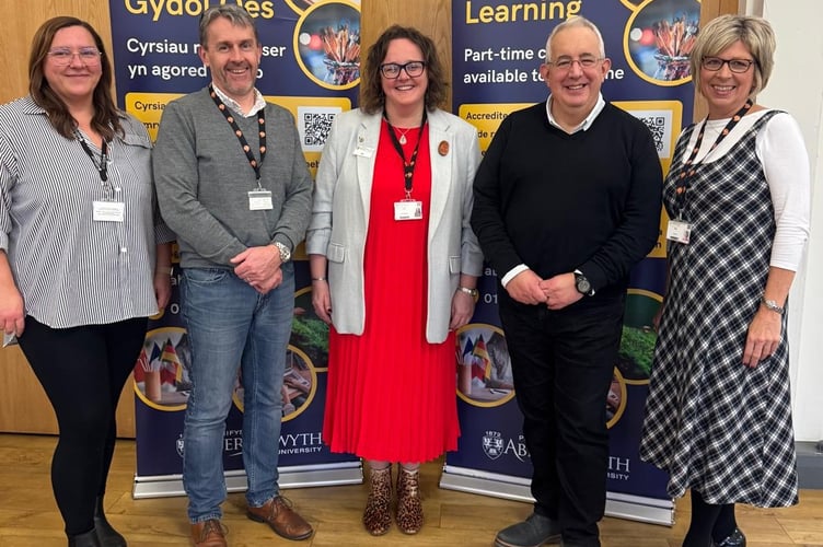  Lifelong Learning Team: Faye Davies, Amlyn Ifans, Elin Mair Mabbutt, Antonio Barriga Rubio, Linda James