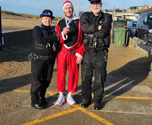 PCSO Gareth and Gill join Barmouth Santa Dash