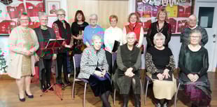 Merched y Wawr Aberystwyth yn mwynhau gwledd o fwyd ac adloniant