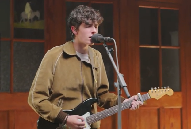 Gig trwy’r dydd i ddathlu blwyddyn o Fflach Cymunedol