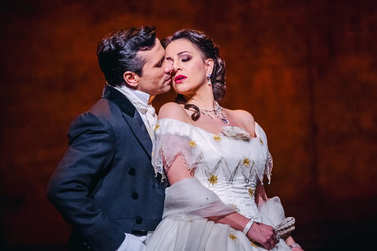 A scene from La Traviata by Giuseppe Verdi @ Royal Opera House. Directed by Richard Eyre. Conductor, Daniele Rustioni.
(Opening 15-01-17)
© 2017 ROH. Photographed by Tristram Kenton 01/17
(3 Raveley Street, LONDON NW5 2HX TEL 0207 267 5550 Mob 07973 617 355)email: tristram@tristramkenton.com