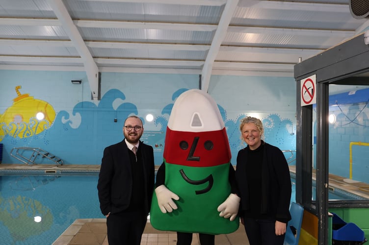 Minister for Sports Jack Sargeant with Lowri Jones and Mistar Urdd in Llangrannog